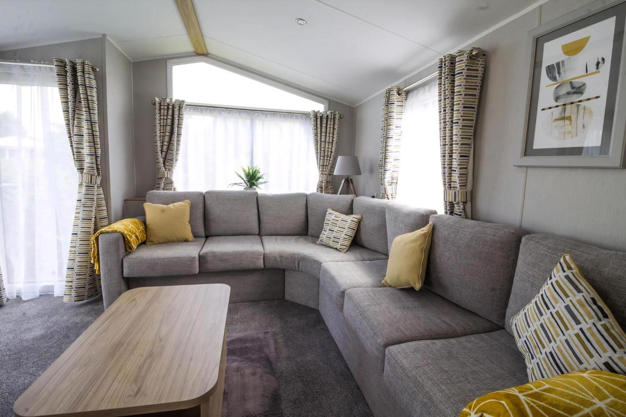 Beautiful 6 Berth Caravan At Southview In Ref 33031s Campsite *
