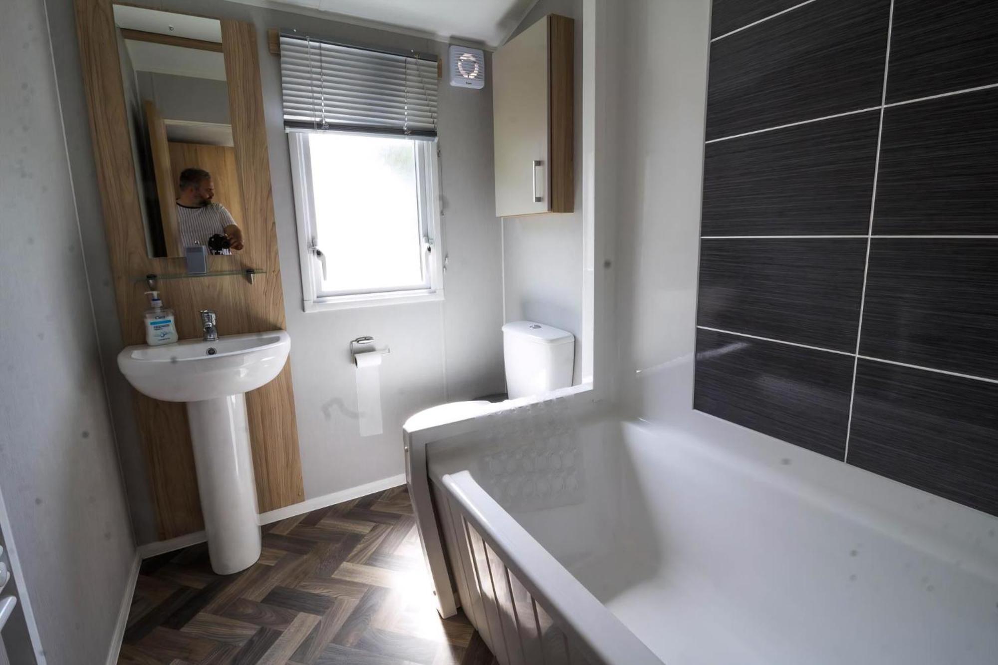 Beautiful 6 Berth Caravan At Southview In Ref 33031s Skegness
