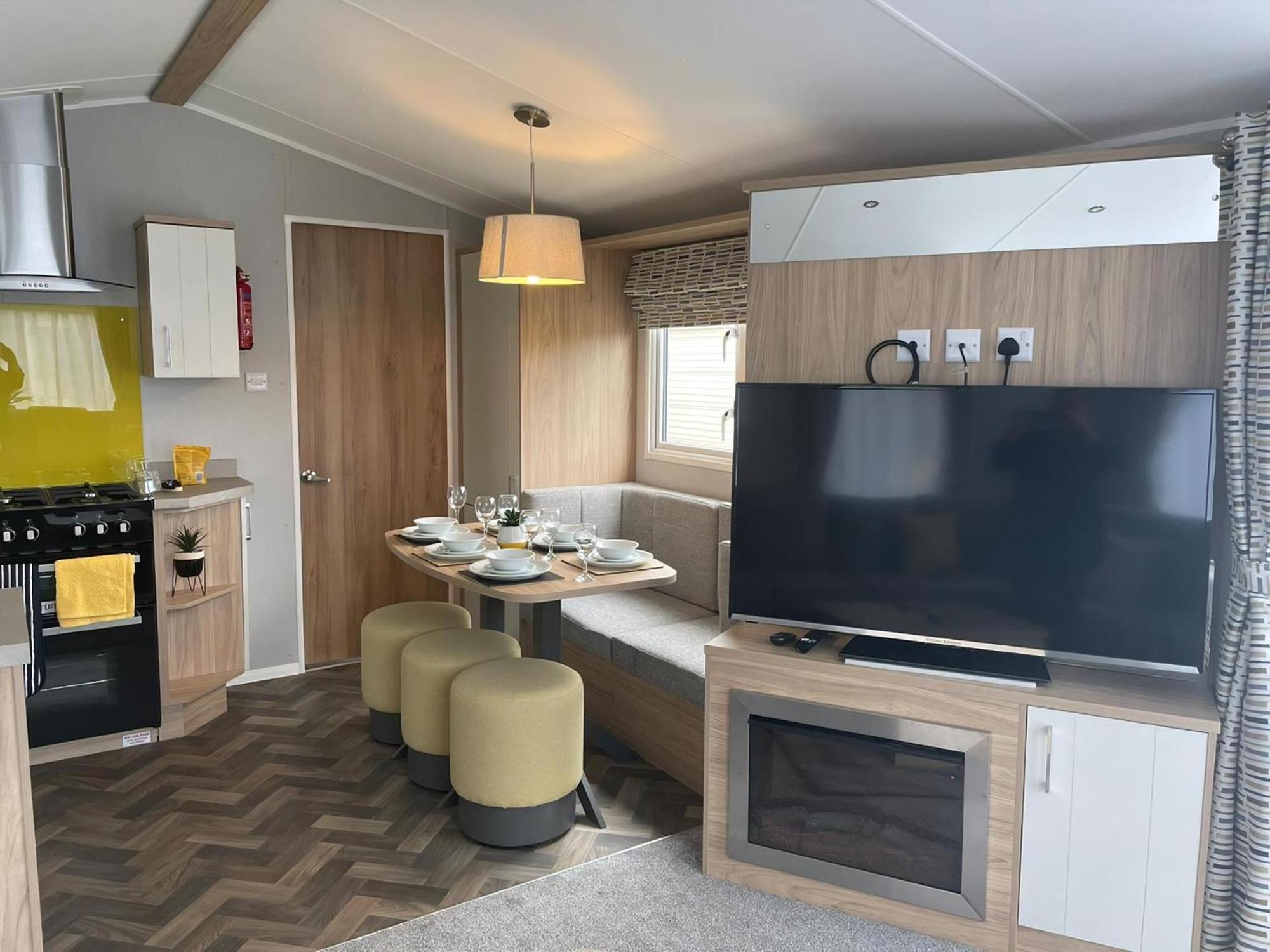 Beautiful 6 Berth Caravan At Southview In Ref 33031s Campsite