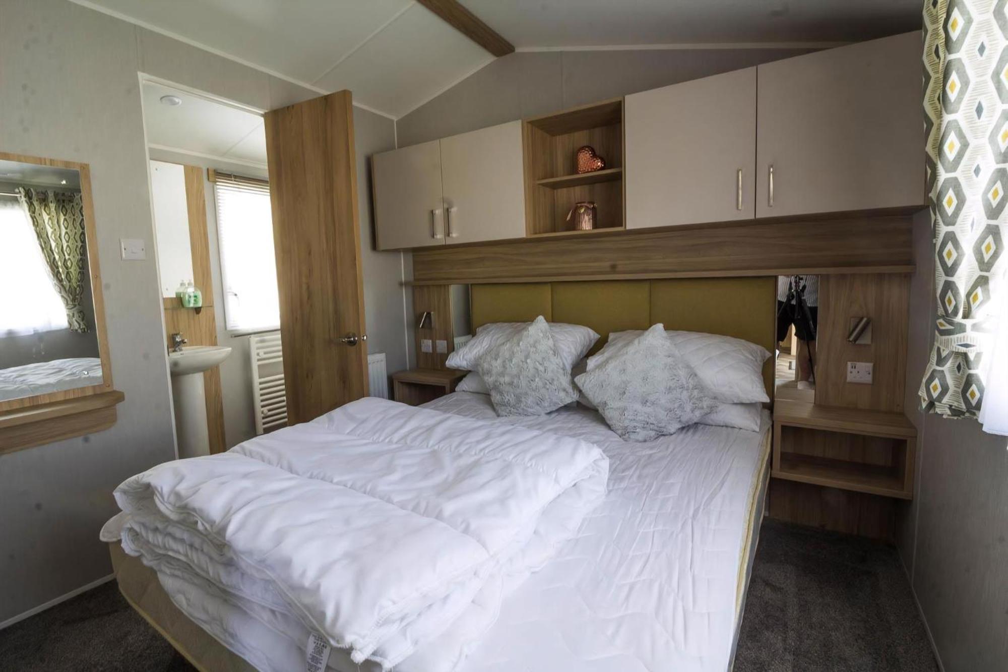 Campsite Beautiful 6 Berth Caravan At Southview In Ref 33031s *