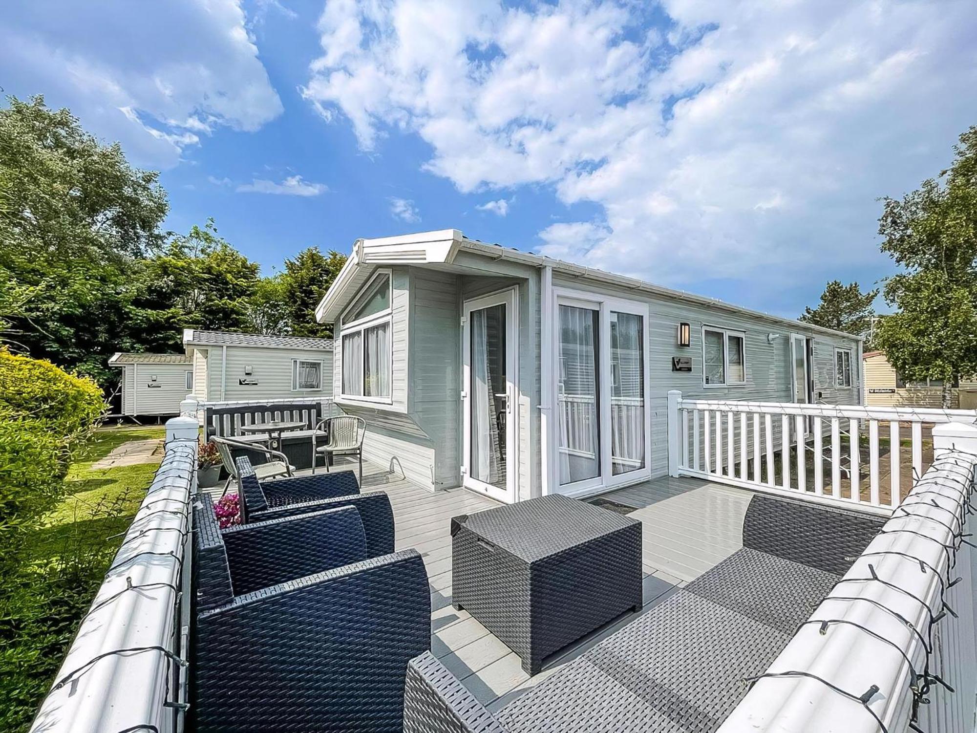 Campsite Beautiful 6 Berth Caravan At Southview In Ref 33031s