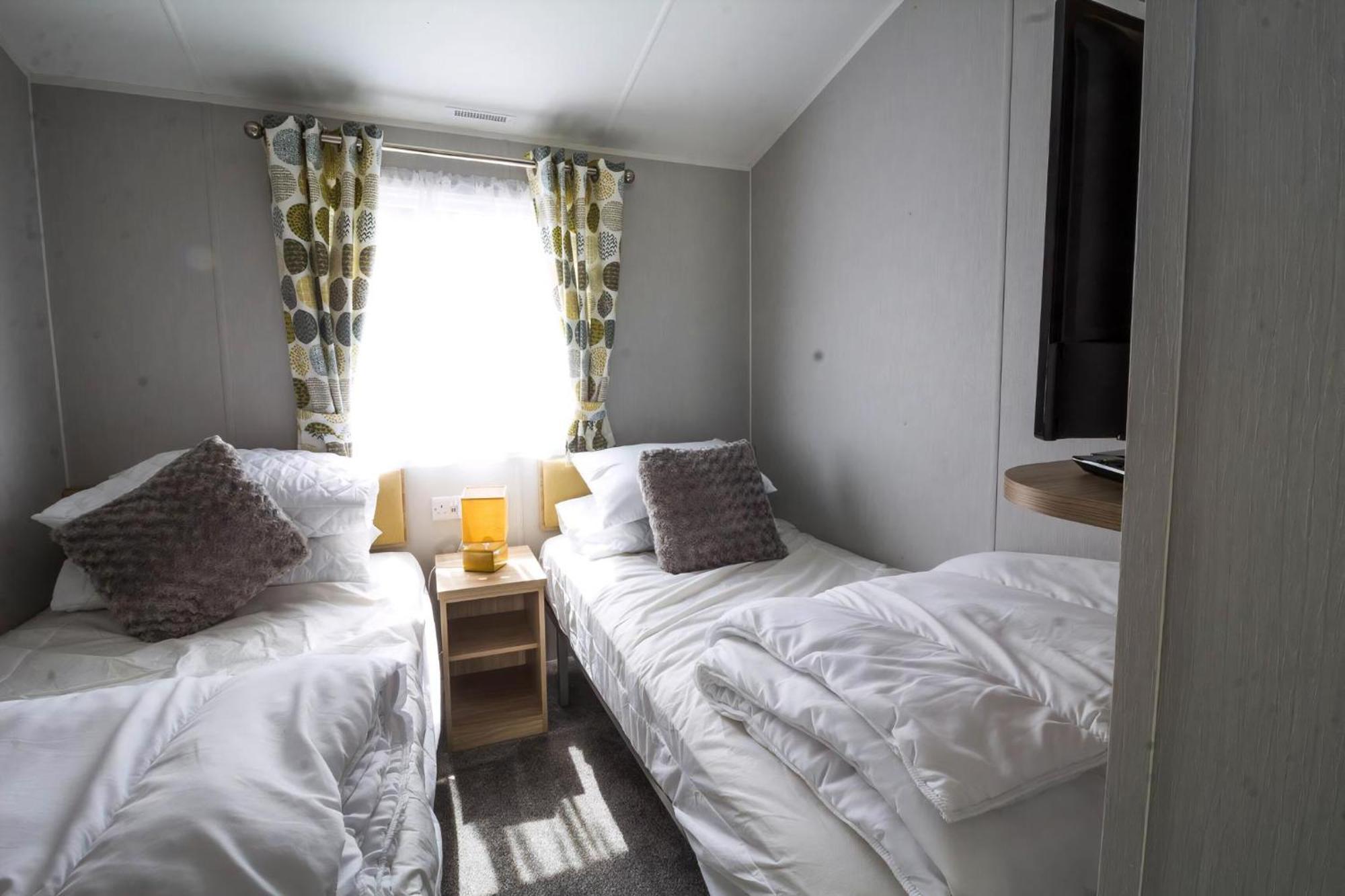 Beautiful 6 Berth Caravan At Southview In Ref 33031s Campsite Skegness
