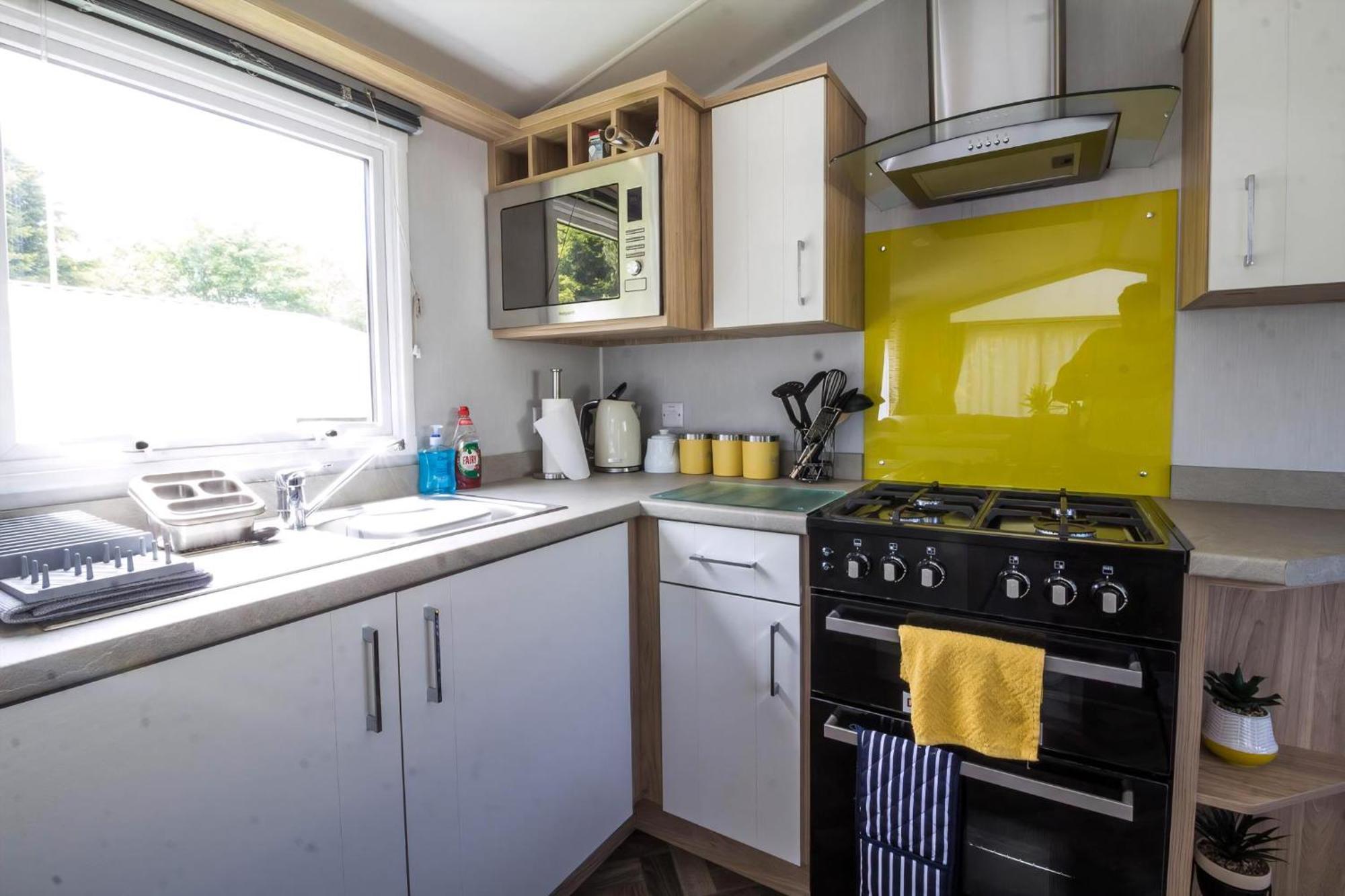 Beautiful 6 Berth Caravan At Southview In Ref 33031s